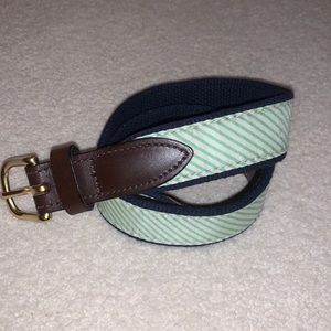 Boys size 28 vineyard vines belt